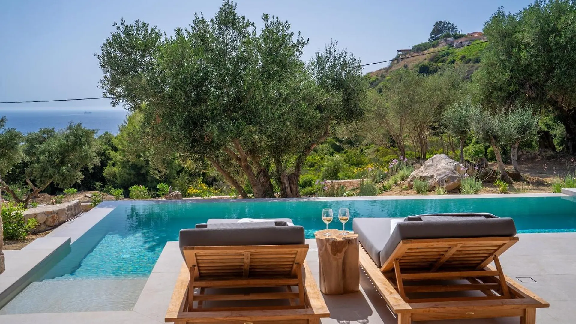 Lithos Art Villas Svoronata Hotel
