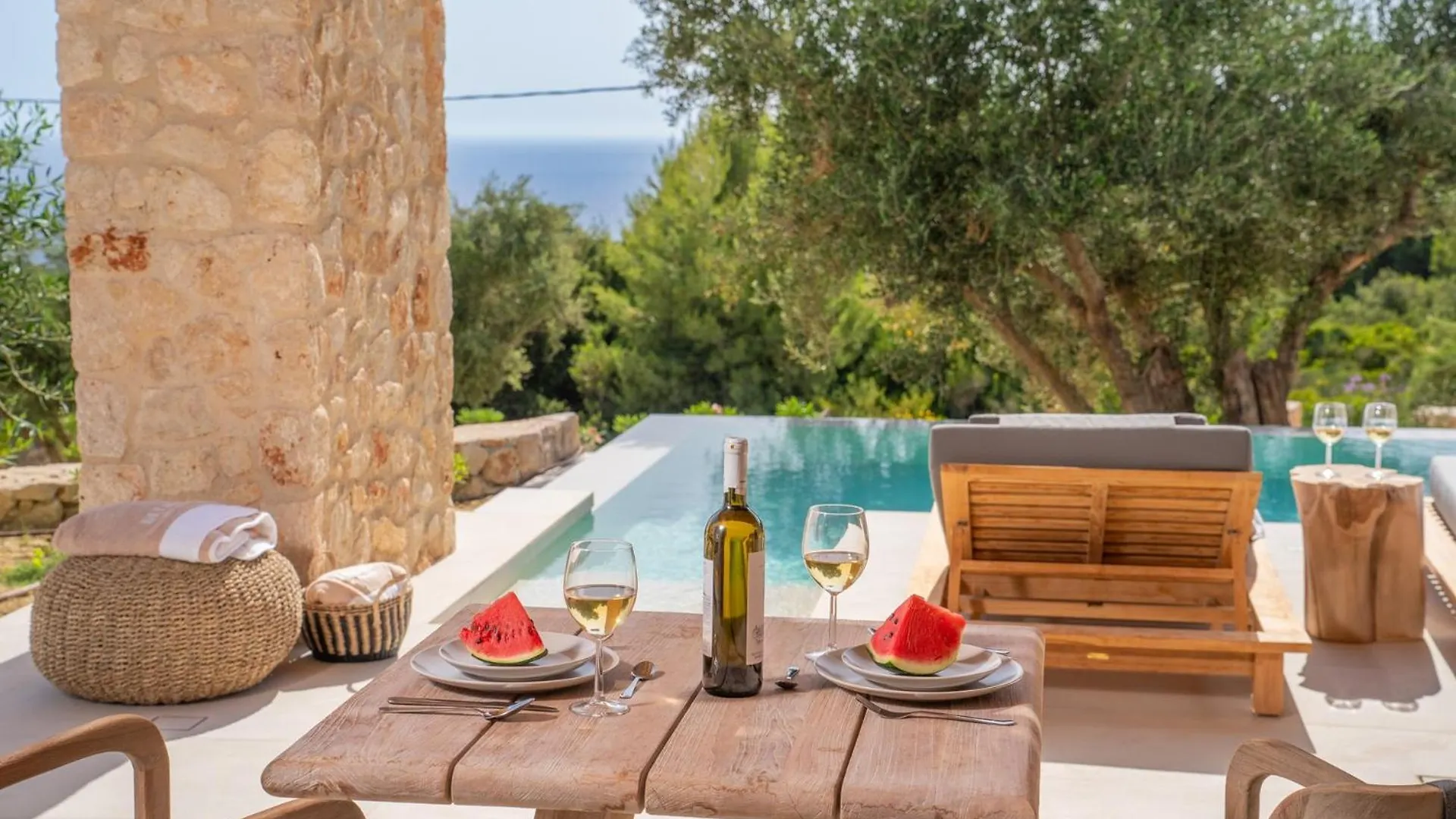 Lithos Art Villas Svoronata Hotel