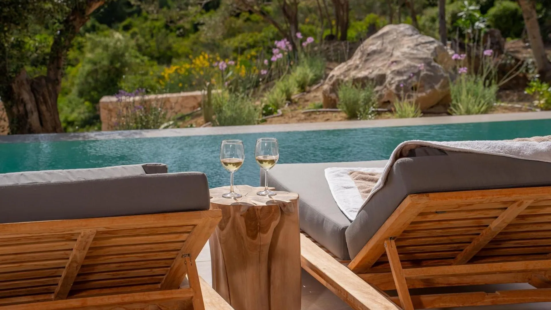 Hotel Lithos Art Villas Svoronata Greece