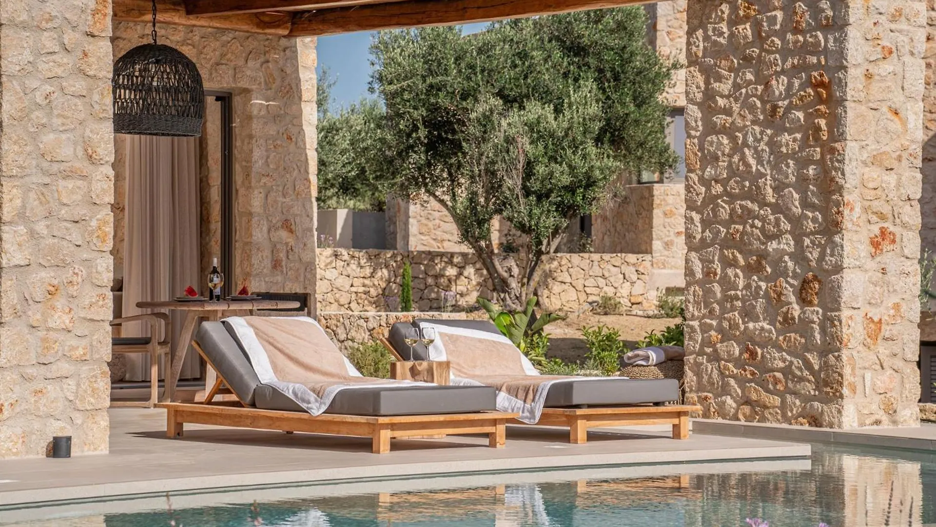 Lithos Art Villas Svoronata Hotel