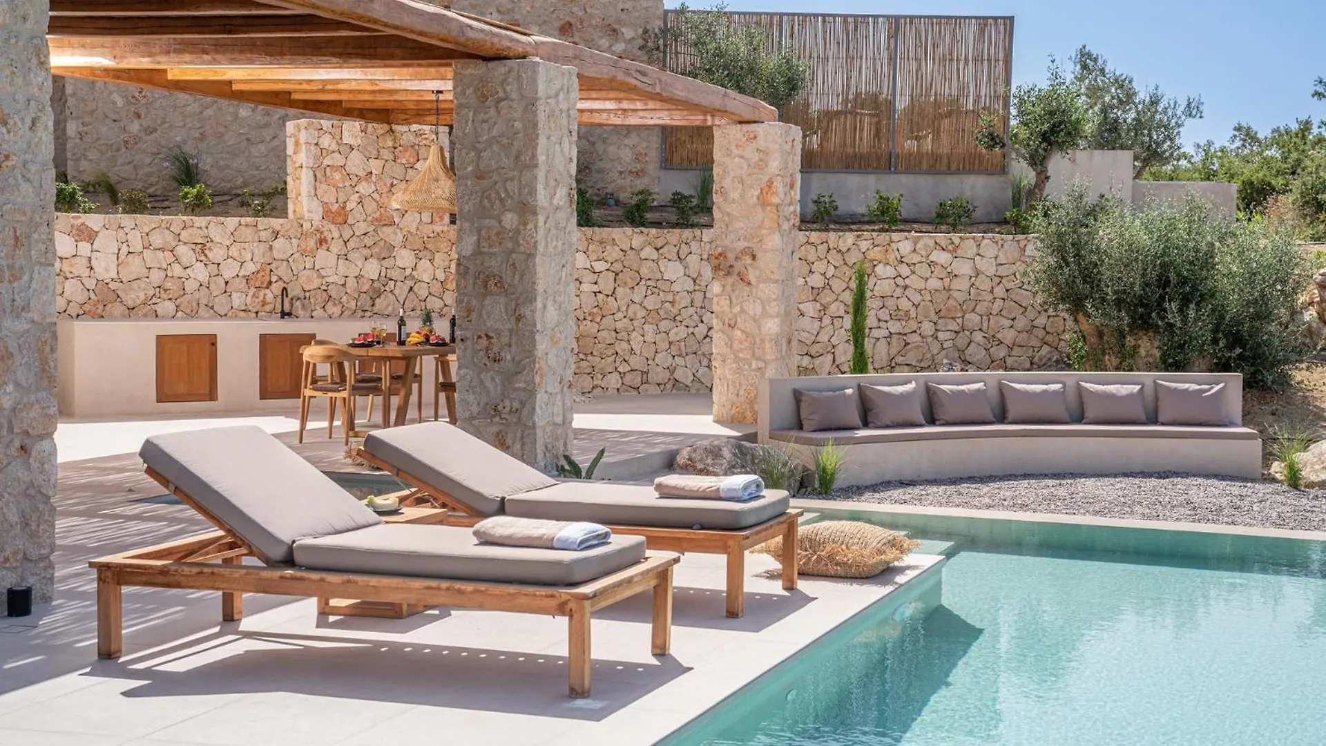 Lithos Art Villas Svoronata Hotel