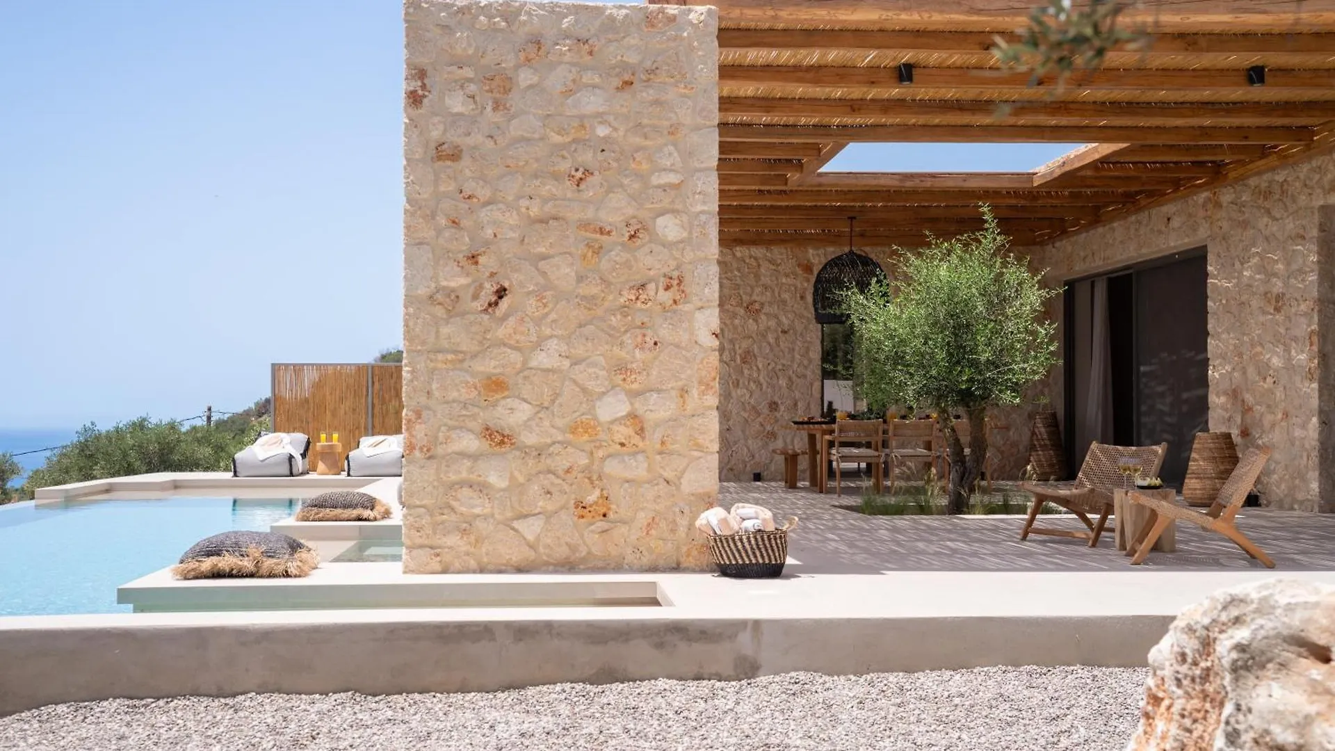 Lithos Art Villas Svoronata Hotel