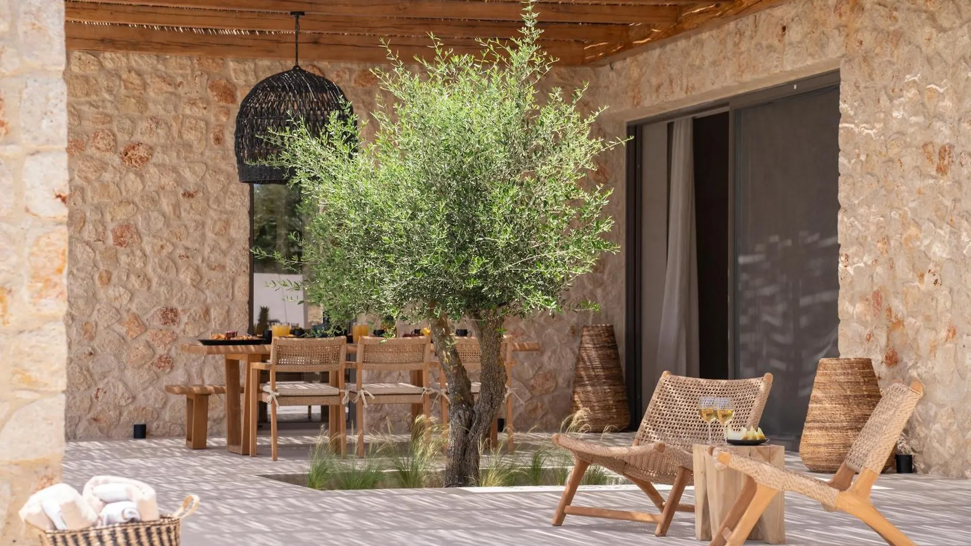 Lithos Art Villas Svoronata Hotel