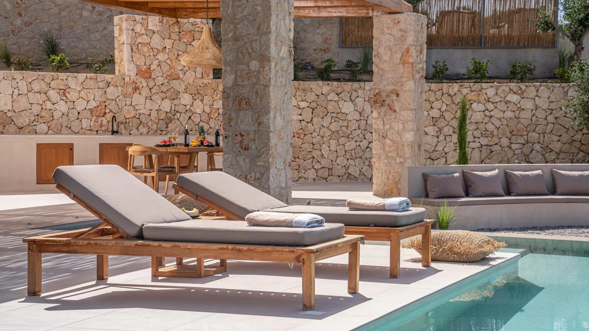 Lithos Art Villas Svoronata Hotel