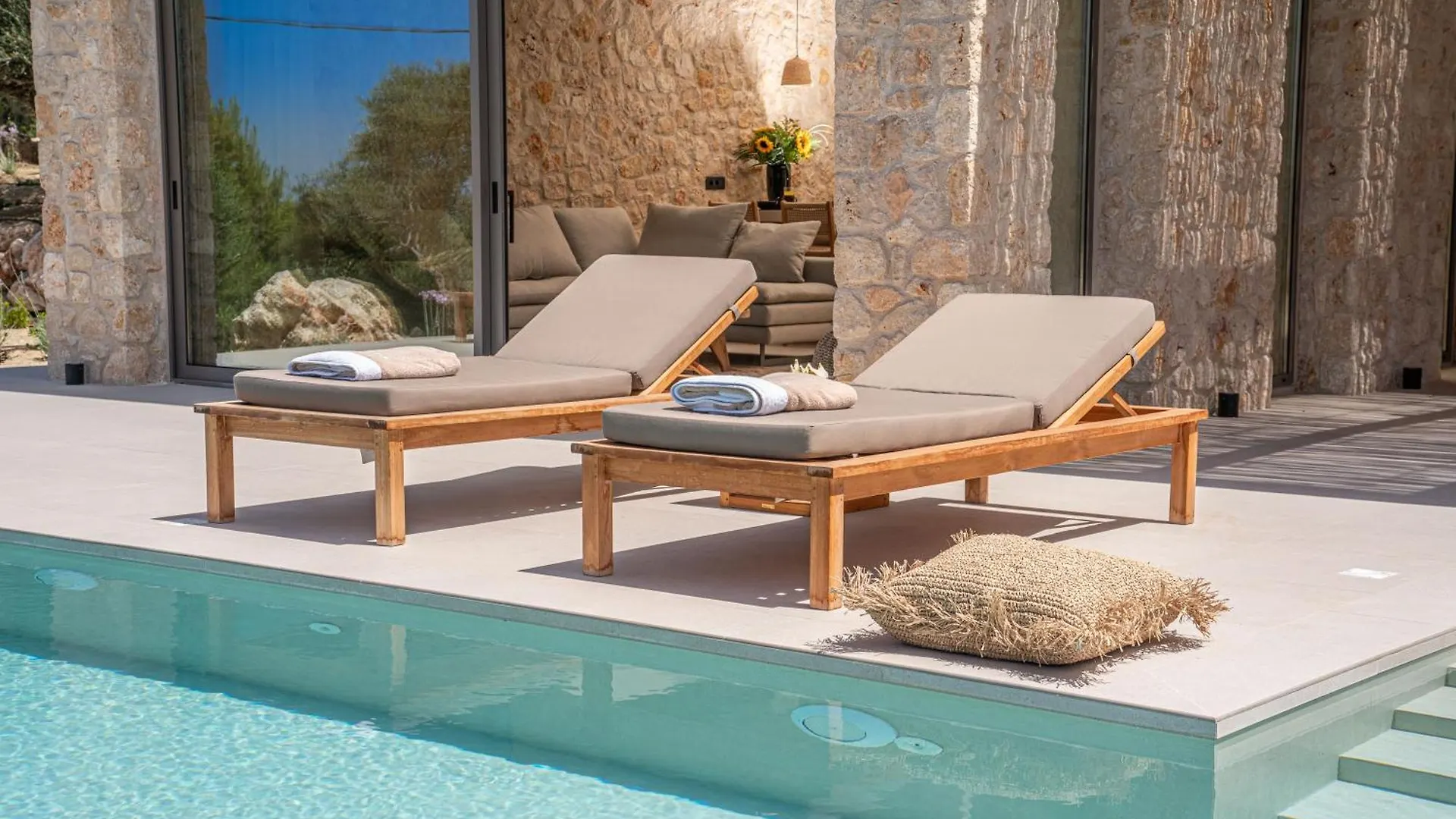 Lithos Art Villas Svoronata Greece